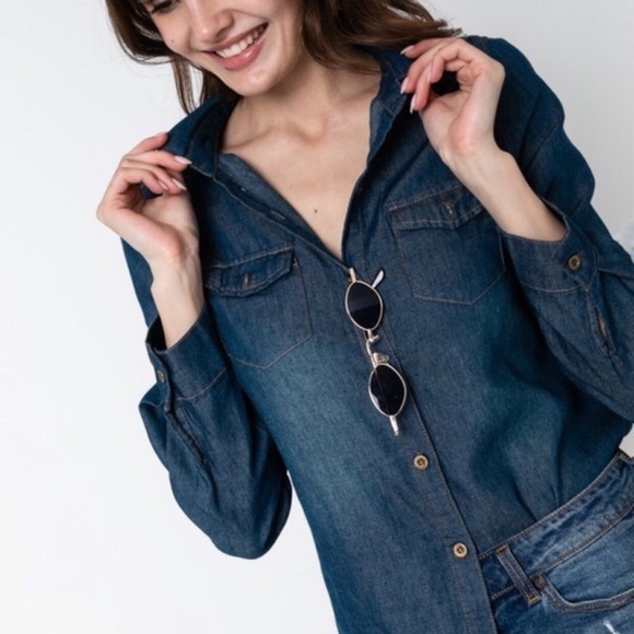 ⭐️ 5 for $25! Boutique Classic Denim Top - Picture 5 of 6